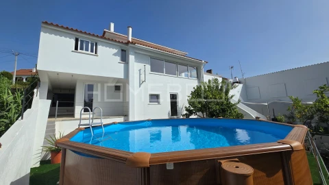Moradia T5 para Venda em Agualva e Mira-Sintra