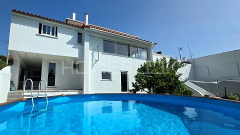Moradia T5 para Venda em Agualva e Mira-Sintra
