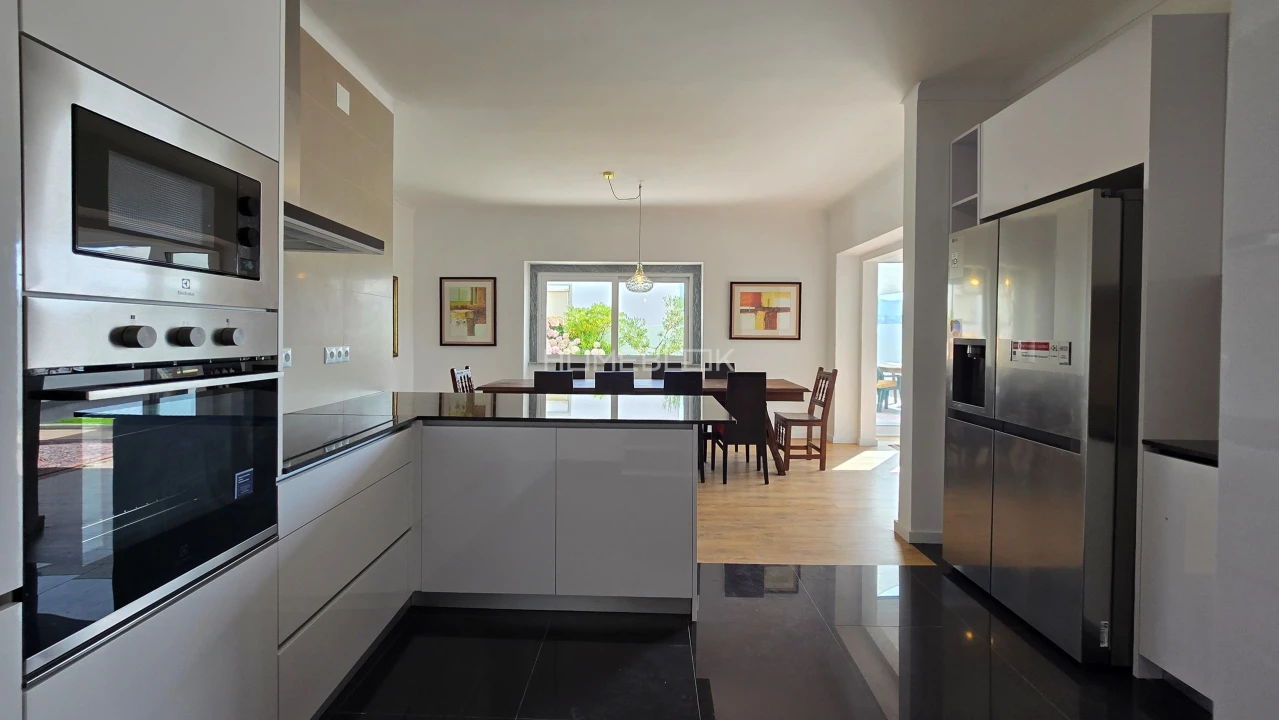 Moradia T5 para Venda em Agualva e Mira-Sintra Foto 33