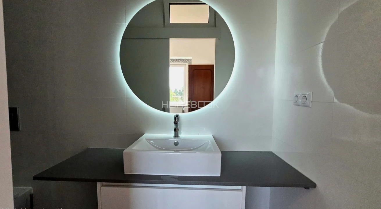 Moradia T5 para Venda em Agualva e Mira-Sintra Foto 37