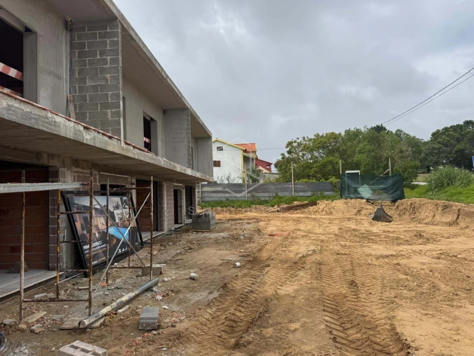 Moradia T3 para Venda em Cela Foto 32