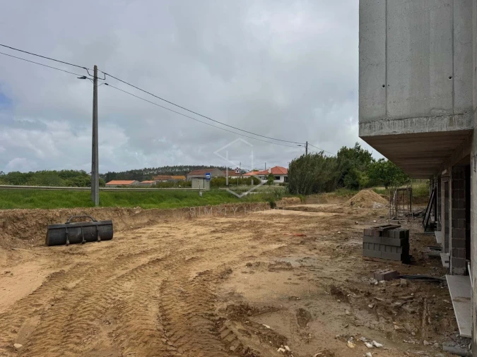 Moradia T3 para Venda em Cela Foto 33