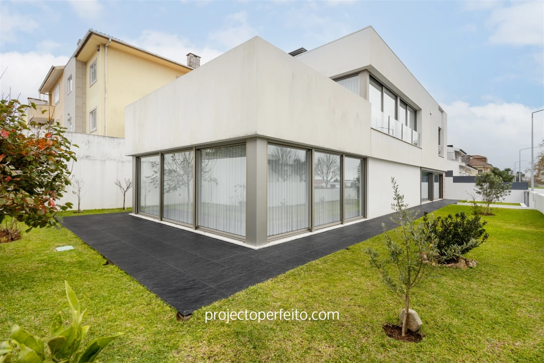 Moradia T3 para Venda em Arcozelo Foto 1