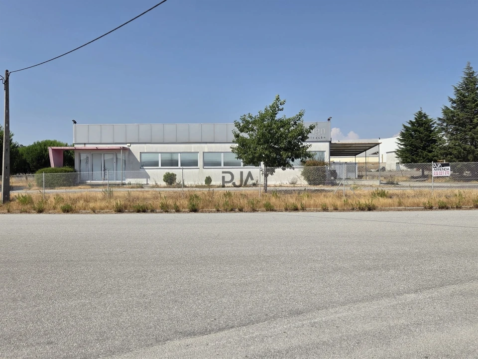 Armazém para Venda em Vilar Seco Foto 1