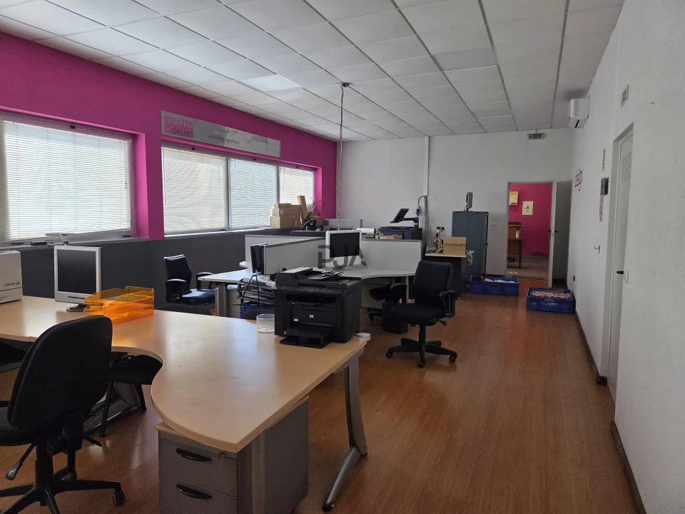 Armazém para Venda em Vilar Seco Foto 5