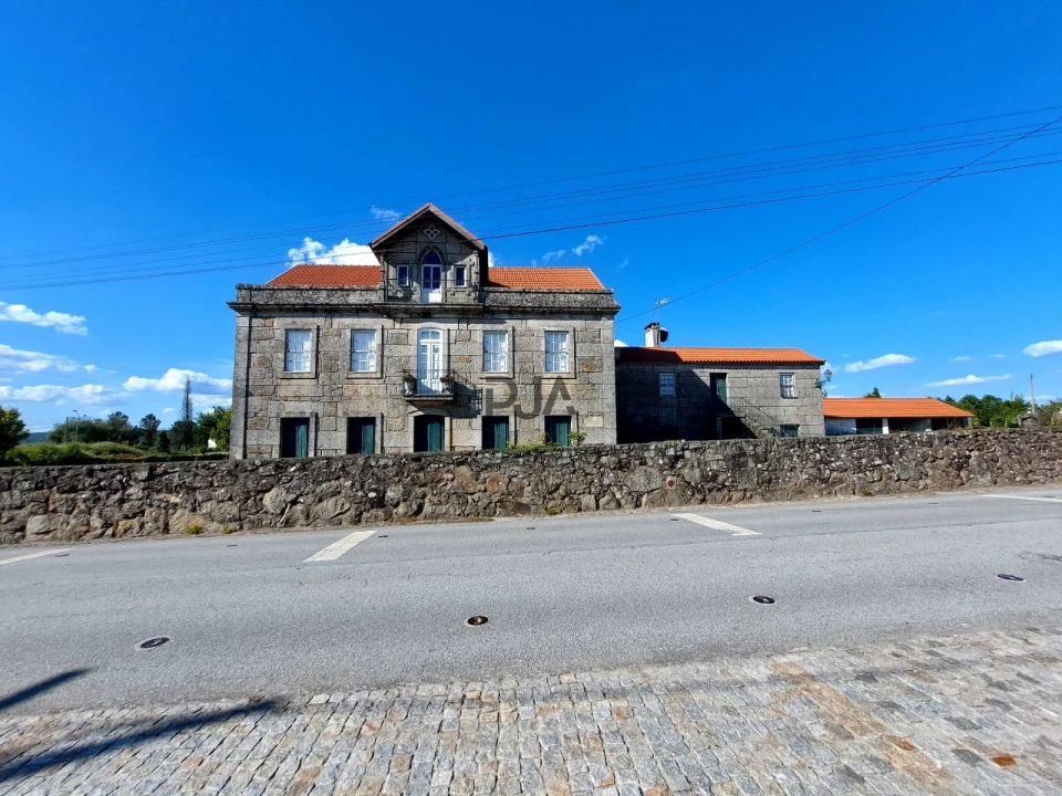 Moradia T4 para Venda em Insua Foto 1