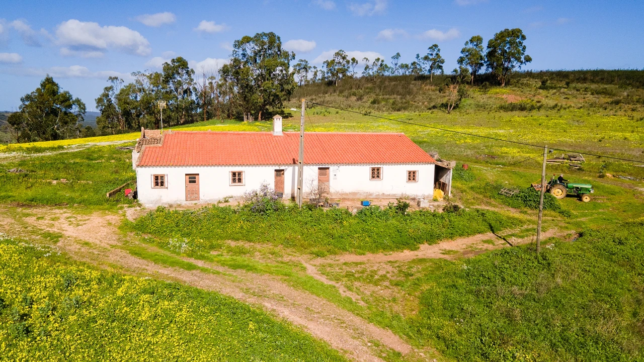 Terreno para Venda em Bensafrim e Barão de São João Foto 1