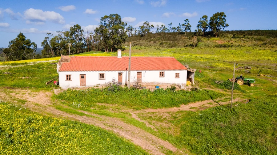 Terreno para Venda em Bensafrim e Barão de São João Foto 1