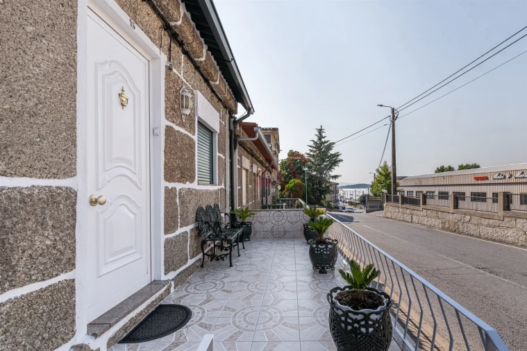 Moradia T3 para Venda em Azurem Foto 4