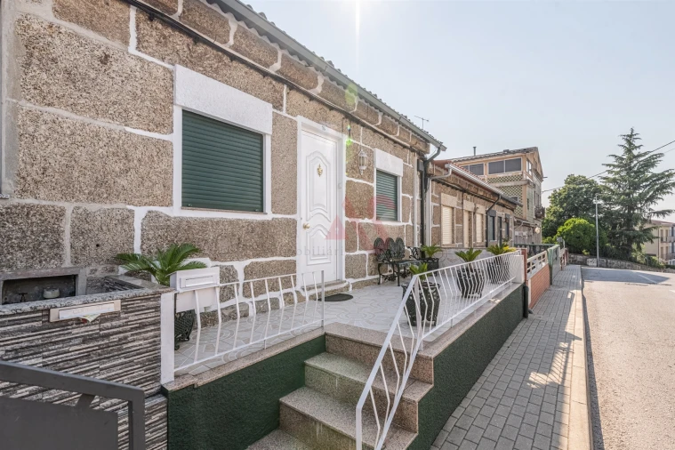 Moradia T3 para Venda em Azurem Foto 2