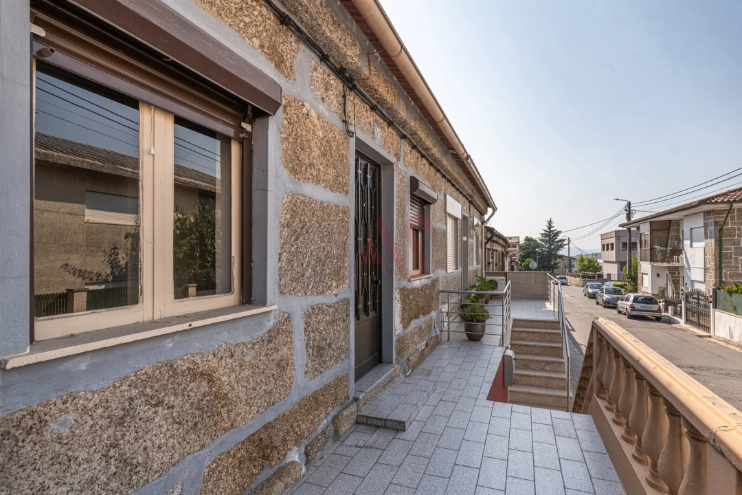 Moradia T4 para Venda em Azurem Foto 3