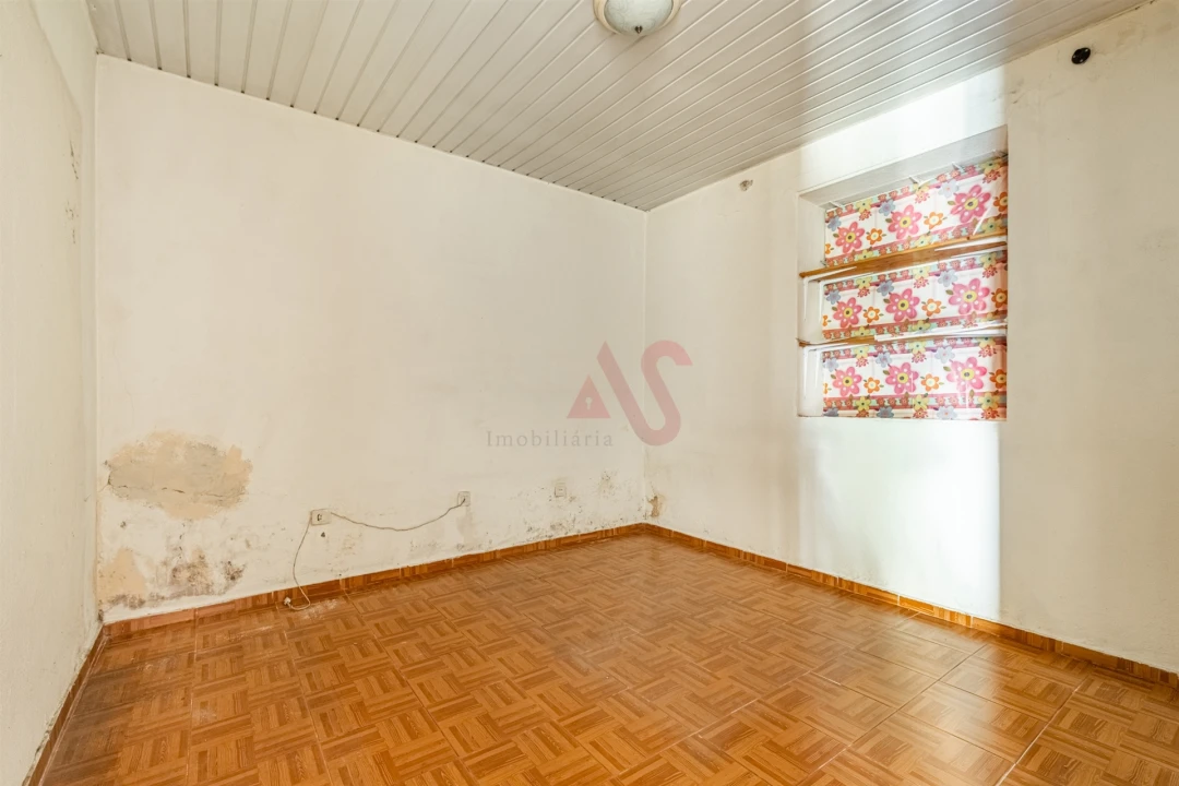 Moradia T4 para Venda em Azurem Foto 8