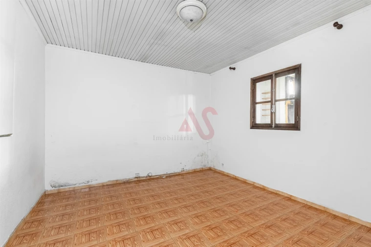 Moradia T4 para Venda em Azurem Foto 9