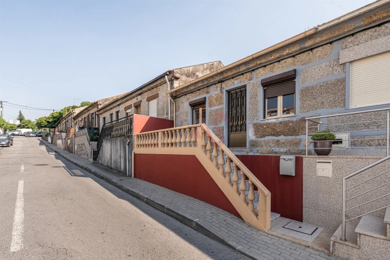 Moradia T4 para Venda em Azurem Foto 1