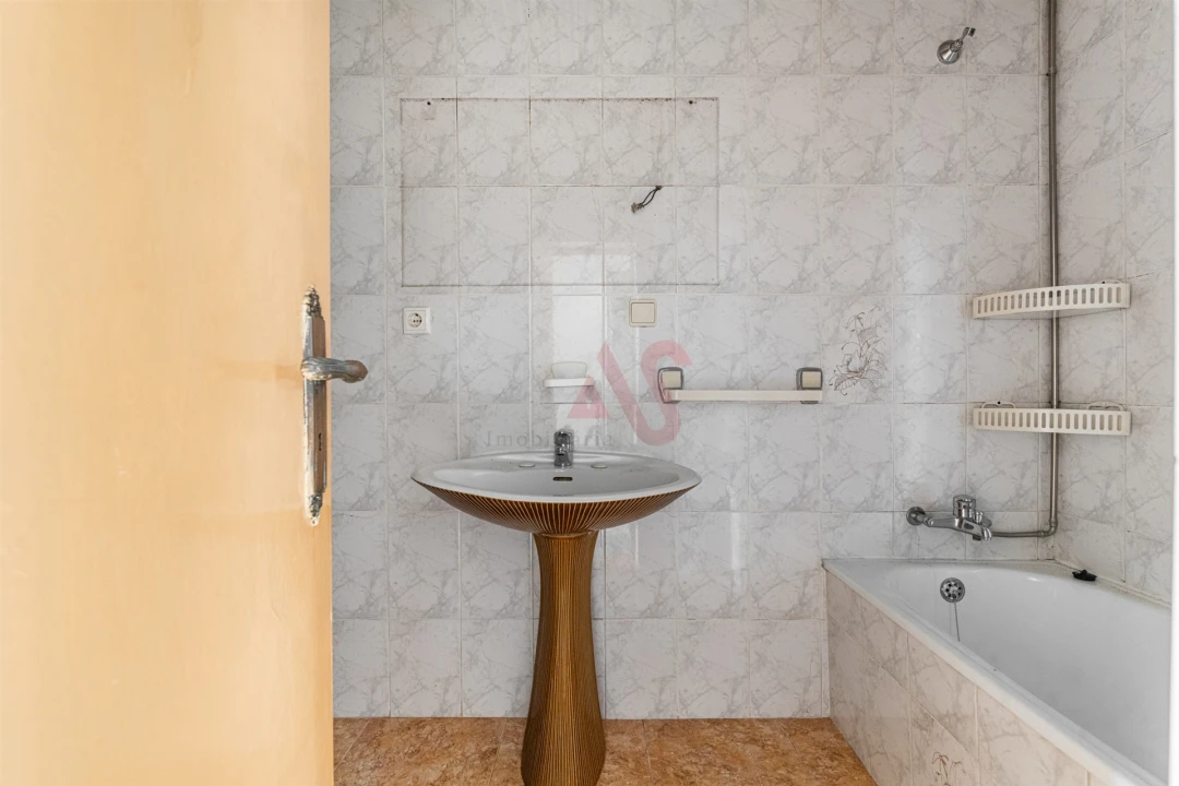 Moradia T4 para Venda em Azurem Foto 15