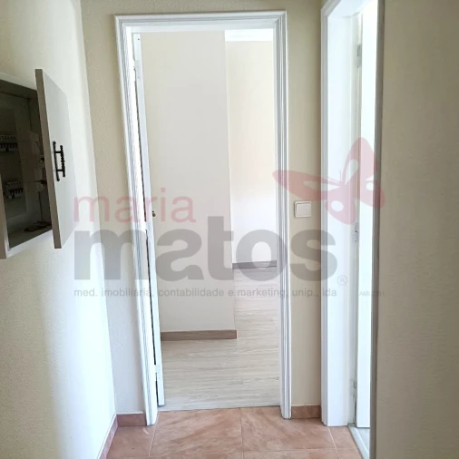 Apartamento T2 para Venda em Reguengo Grande Foto 4