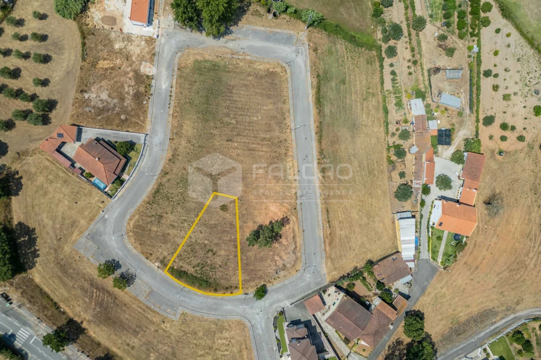 Terreno para Venda em Alcanede Foto 1