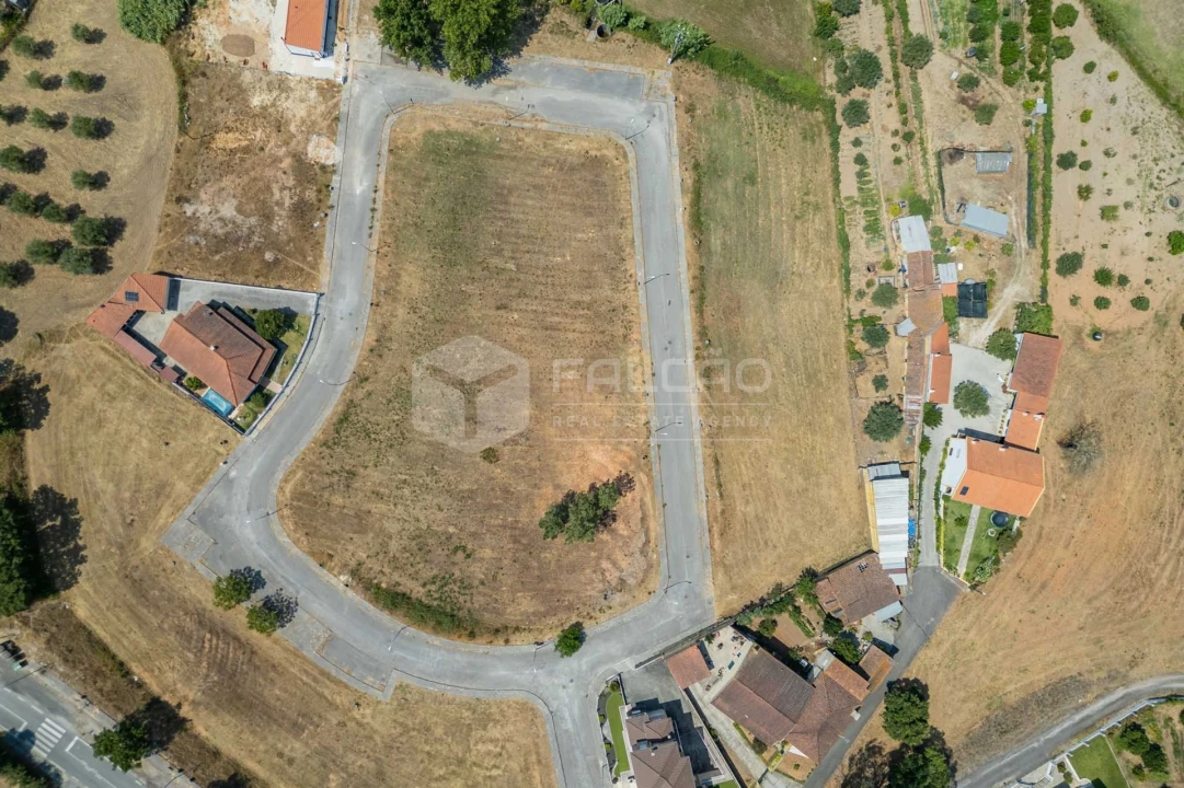 Terreno para Venda em Alcanede Foto 3