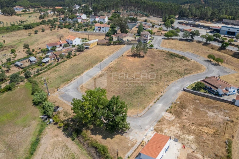 Terreno para Venda em Alcanede Foto 3