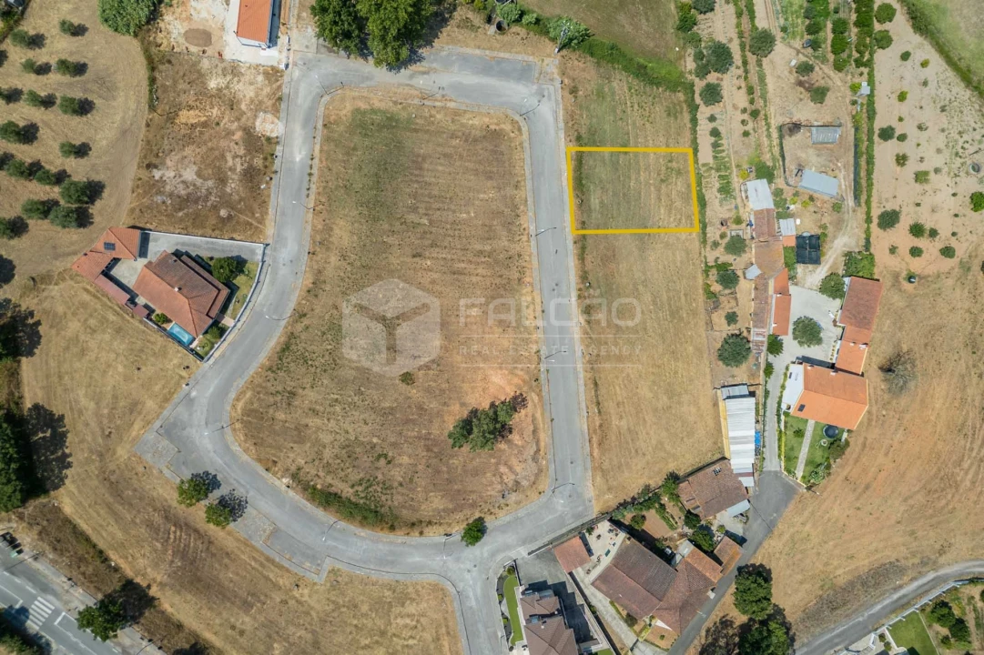 Terreno para Venda em Alcanede Foto 1