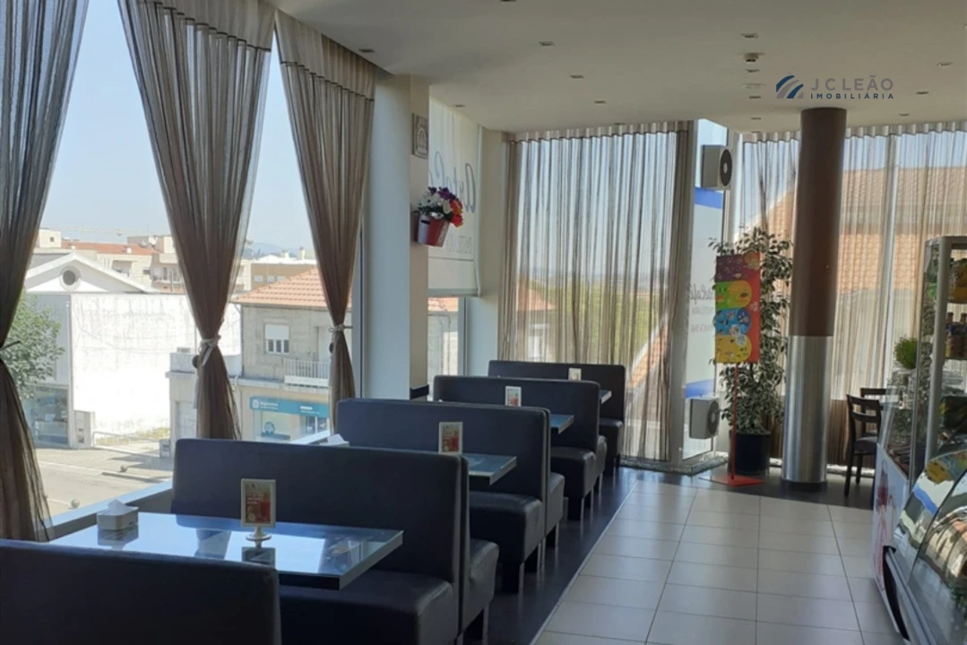 Loja para Trespasse em Paredes Foto 1