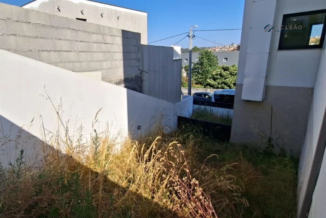 Moradia T3 para Venda em Campo e Sobrado Foto 25