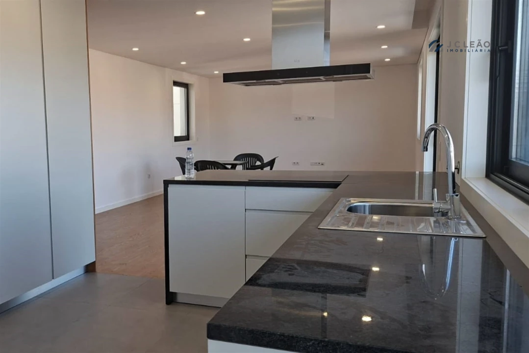 Moradia T3 para Venda em Campo e Sobrado Foto 7