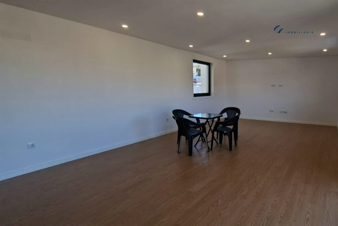 Moradia T3 para Venda em Campo e Sobrado Foto 12