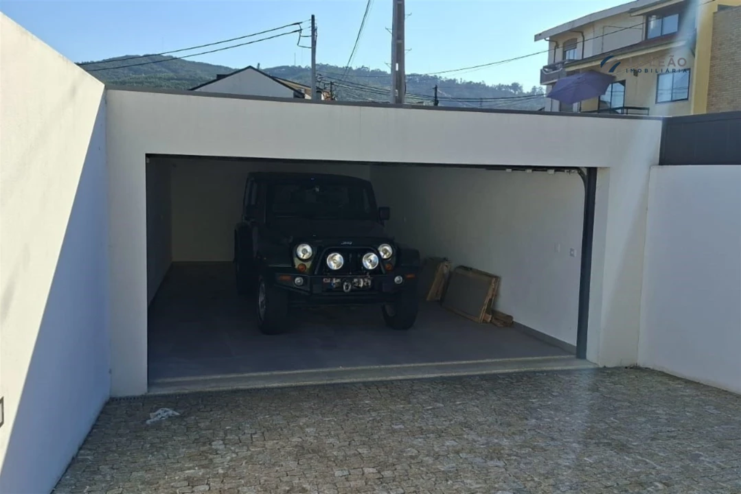 Moradia T3 para Venda em Campo e Sobrado Foto 37