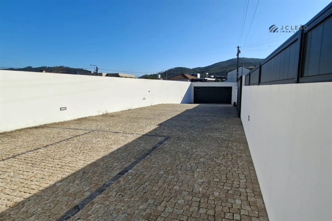 Moradia T3 para Venda em Campo e Sobrado Foto 35