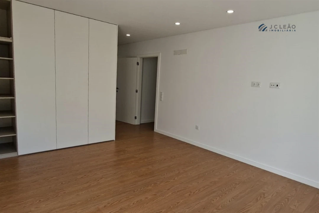 Moradia T3 para Venda em Campo e Sobrado Foto 17