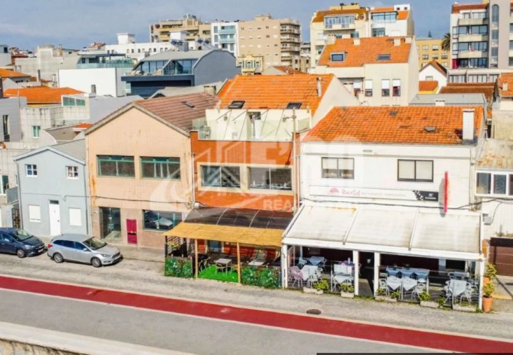 Prédio para Venda em Espinho Foto 4