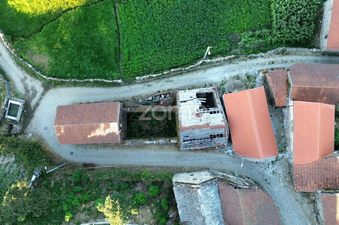 Moradia T2 para Venda em Pitões das Junias Foto 35