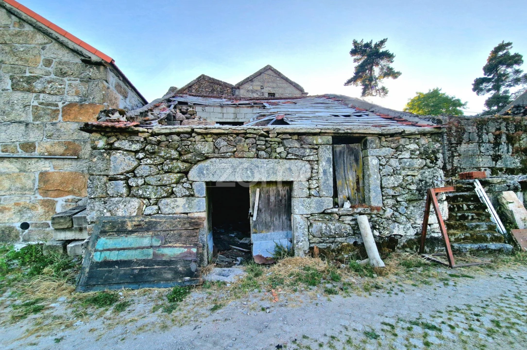 Moradia T2 para Venda em Pitões das Junias Foto 3