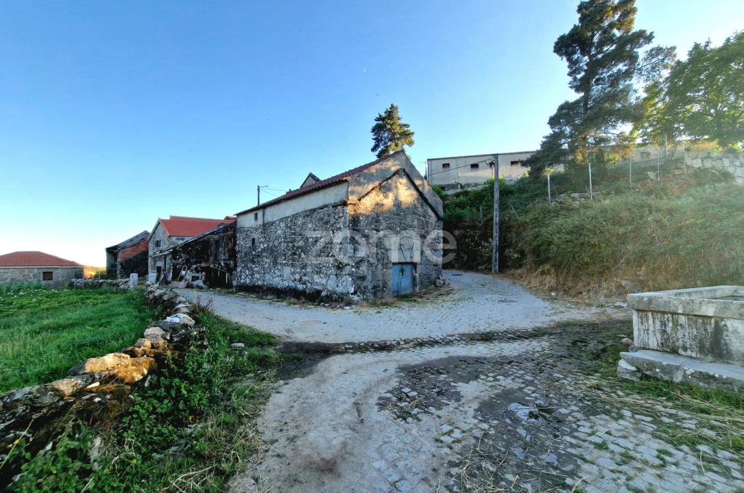 Moradia T2 para Venda em Pitões das Junias Foto 14