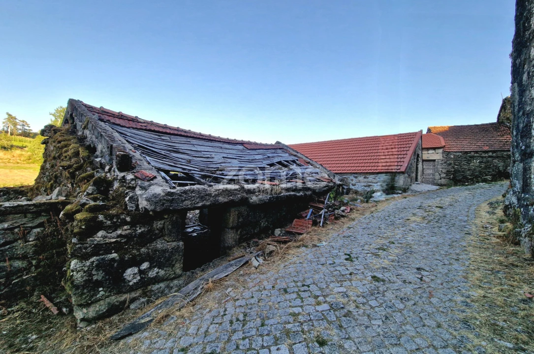 Moradia T2 para Venda em Pitões das Junias Foto 17