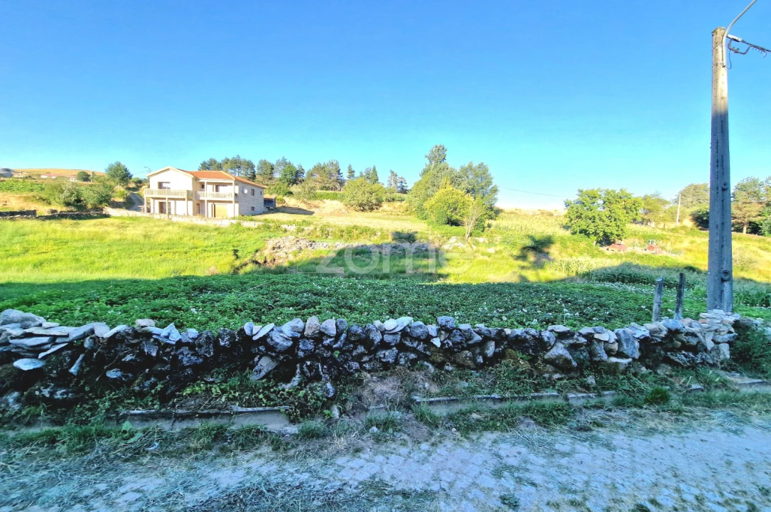 Moradia T2 para Venda em Pitões das Junias Foto 39