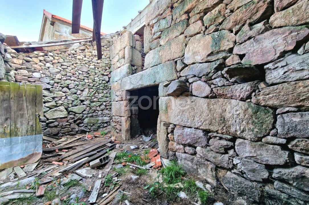 Moradia T2 para Venda em Pitões das Junias Foto 37