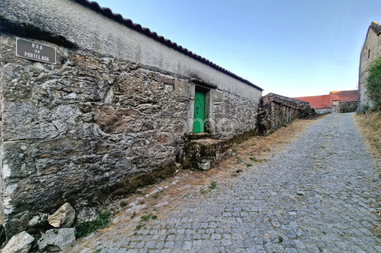 Moradia T2 para Venda em Pitões das Junias Foto 16