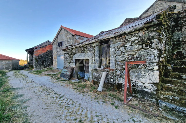 Moradia T2 para Venda em Pitões das Junias Foto 12