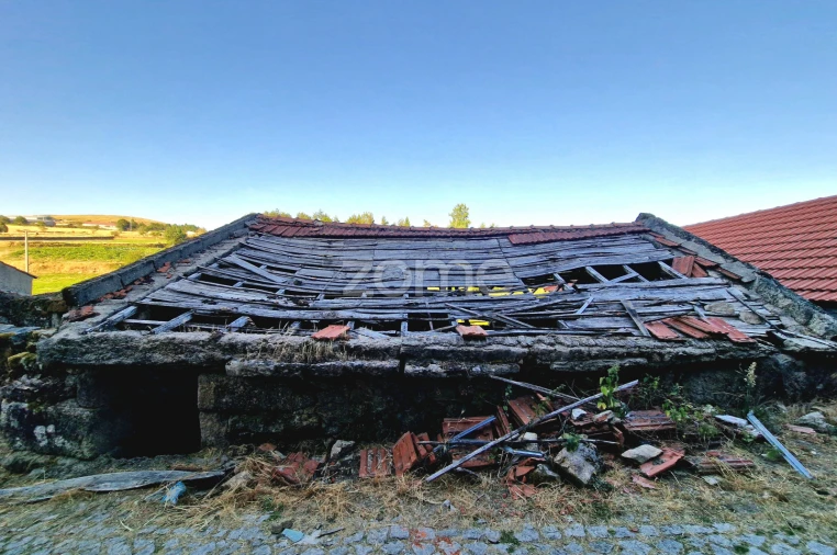 Moradia T2 para Venda em Pitões das Junias Foto 8