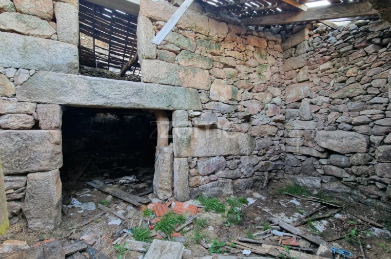 Moradia T2 para Venda em Pitões das Junias Foto 36