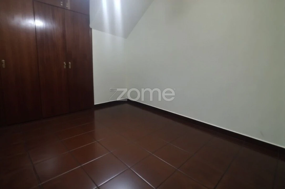 Moradia T5 para Venda em Abrunhosa-A-Velha Foto 7