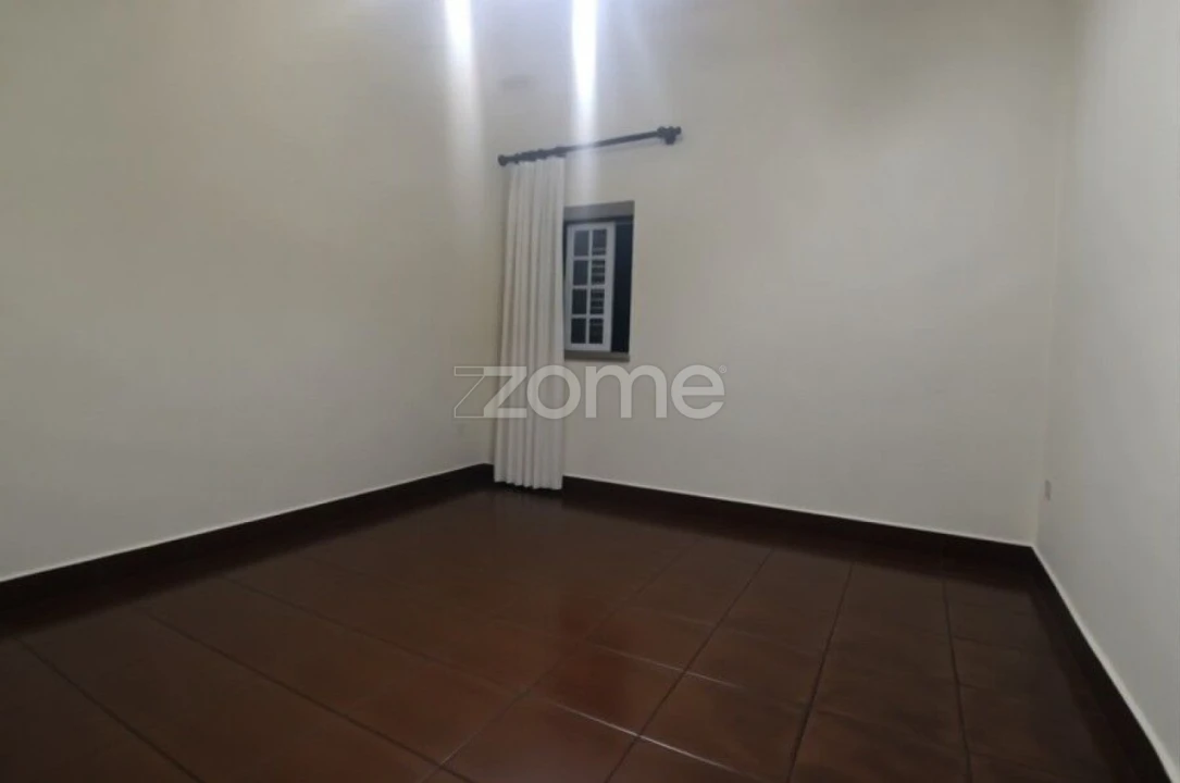 Moradia T5 para Venda em Abrunhosa-A-Velha Foto 3