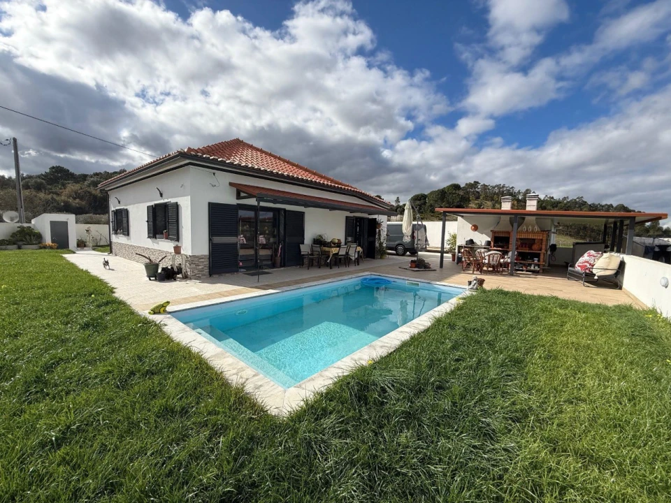 Moradia T2 para Venda em Alcoentre Foto 1