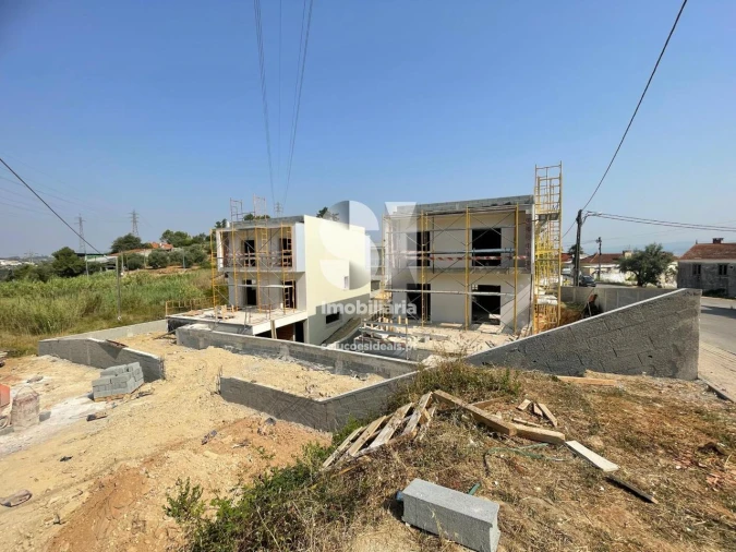 Moradia T4 para Venda em Santa Clara e Castelo Viegas Foto 5