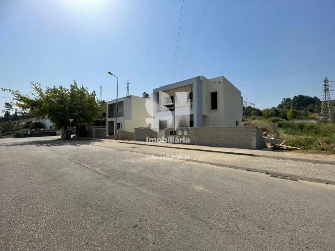 Moradia T4 para Venda em Santa Clara e Castelo Viegas Foto 1