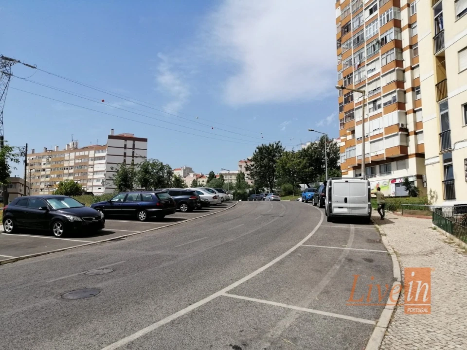 Garagem para Venda em Odivelas Foto 1