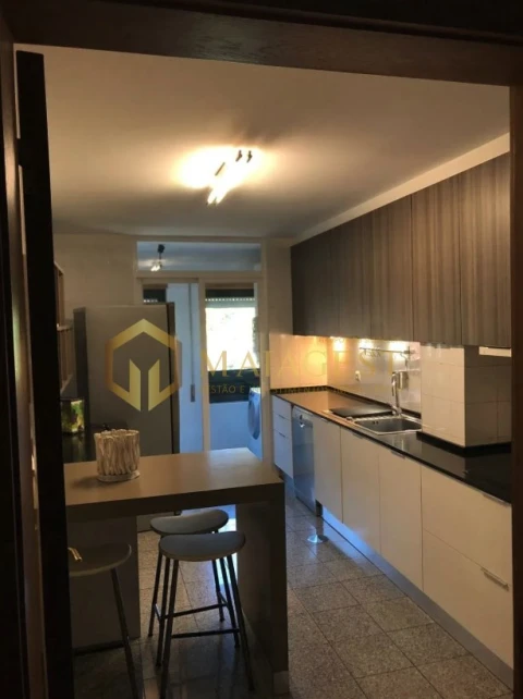 Apartamento T3 para Arrendamento em Aldoar, Foz do Douro e Nevogilde