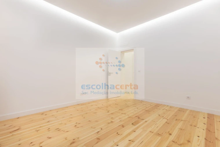 Apartamento T4 para Venda em Santo António Foto 16